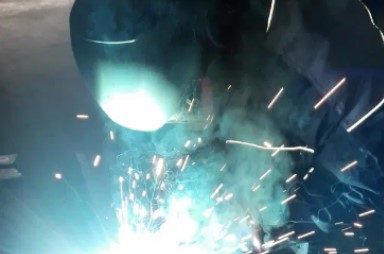 لحام الفولاذ الأسود